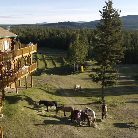 Spruce Hill Resort & Spa 108 Mile Ranch Exterior foto